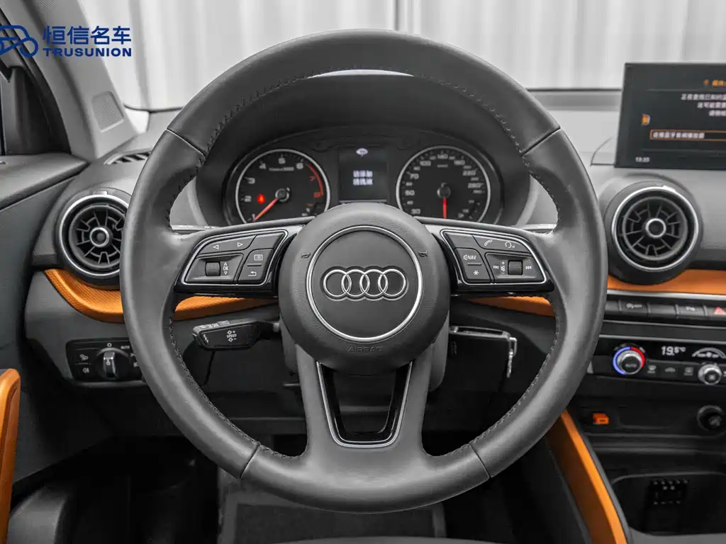 Audi Q2L 2019 — фото 18