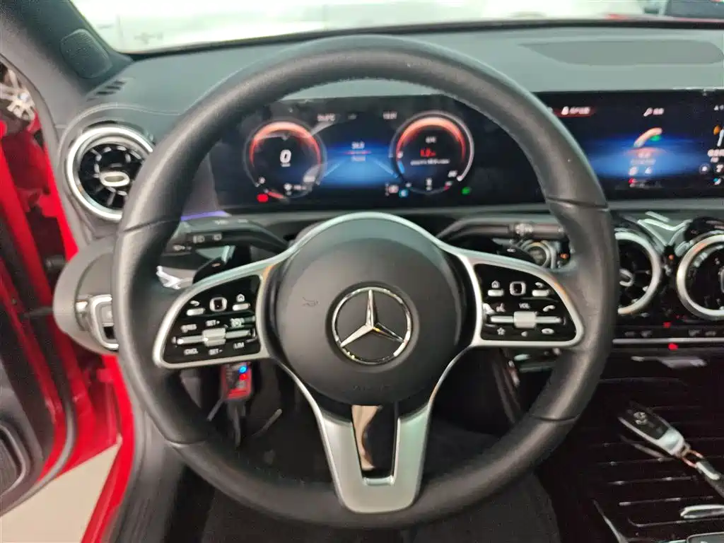Mercedes-Benz A-Class 2022 — фото 11
