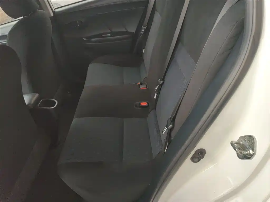 Toyota Yaris L 2019 — фото 17
