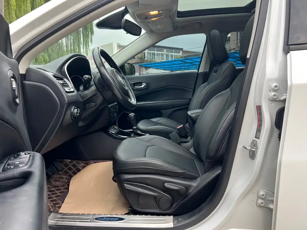 Jeep Compass 2020 — фото 10