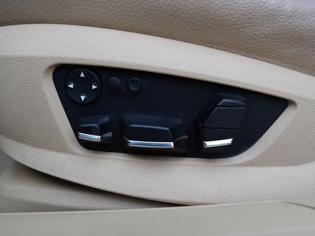 BMW 7 Series 2009 — фото 19
