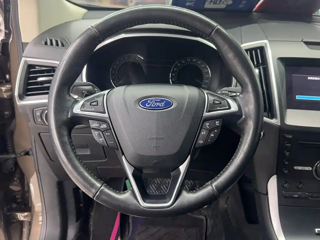 Ford Edge 2017 — фото 13