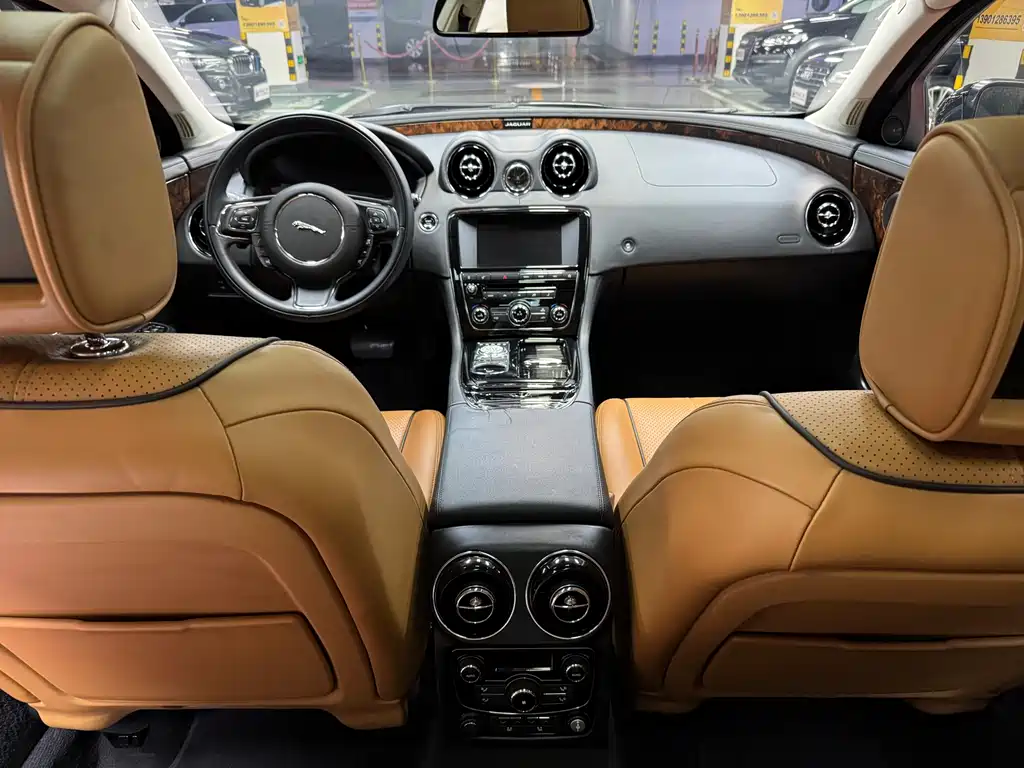 Jaguar XJ 2015 — фото 32