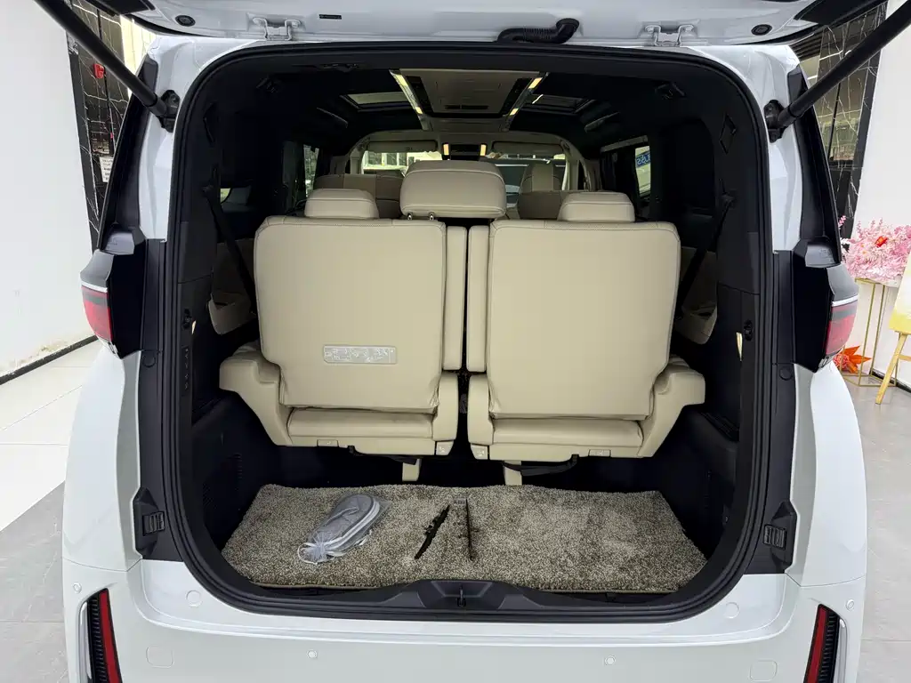 Toyota Vellfire 2024 — фото 13