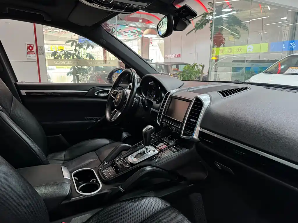 Porsche Cayenne 2016 — фото 10
