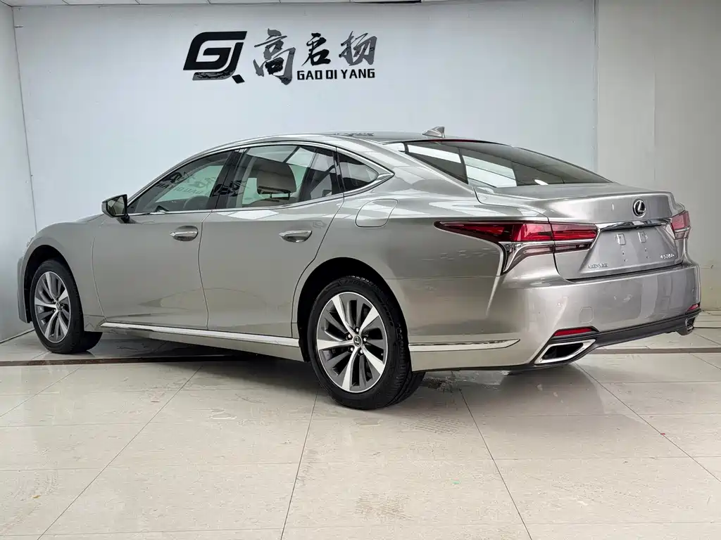 Lexus LS 2018 — фото 26