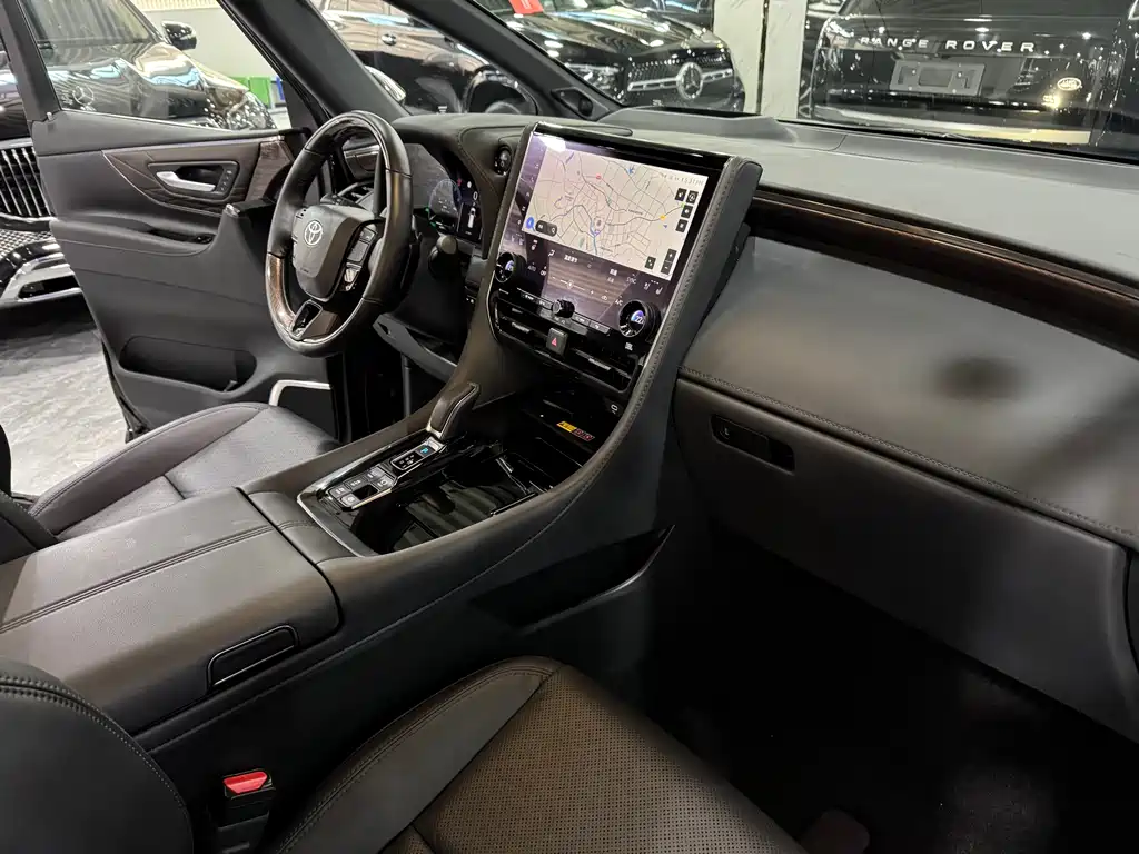 Toyota Alphard 2024 — фото 12