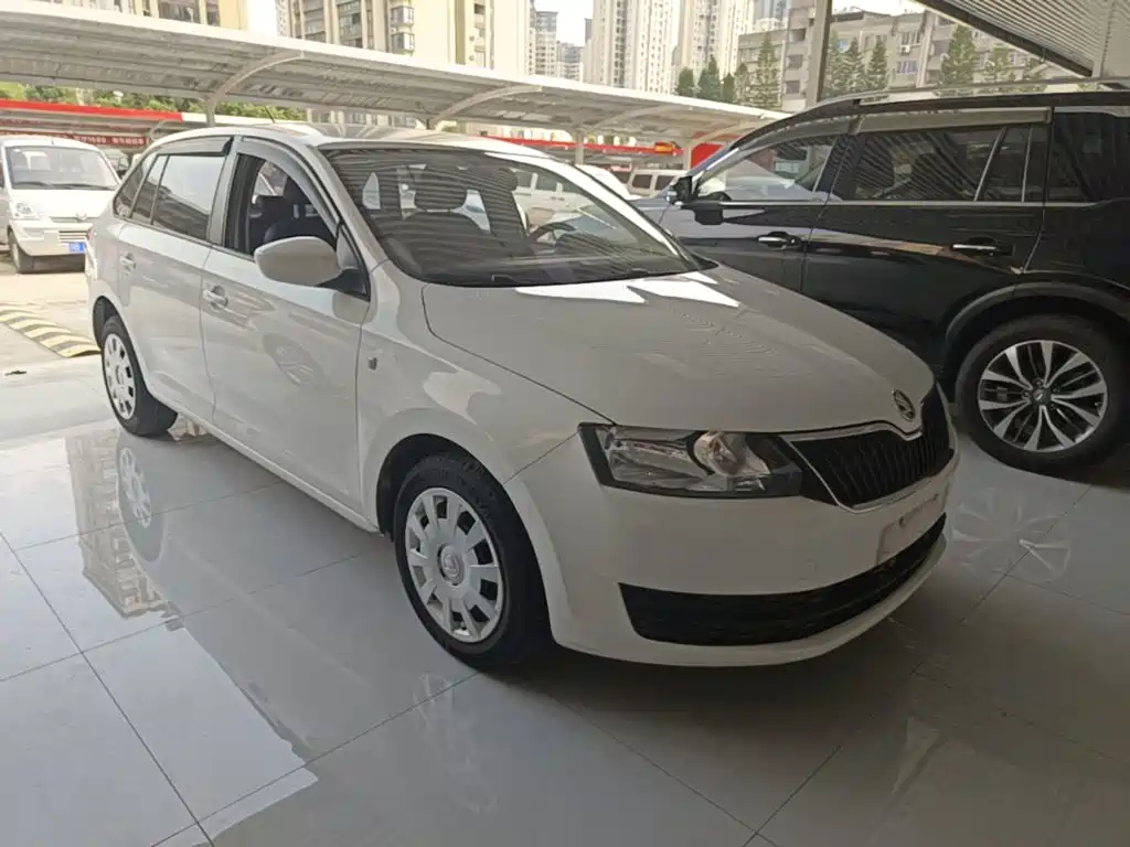 Skoda Rapid Spaceback 2016 — фото 4