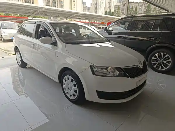 Skoda Rapid Spaceback 2016