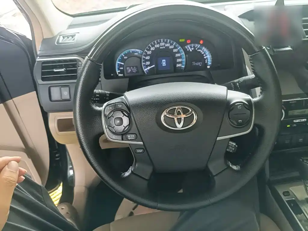 Toyota Camry 2015 — фото 11