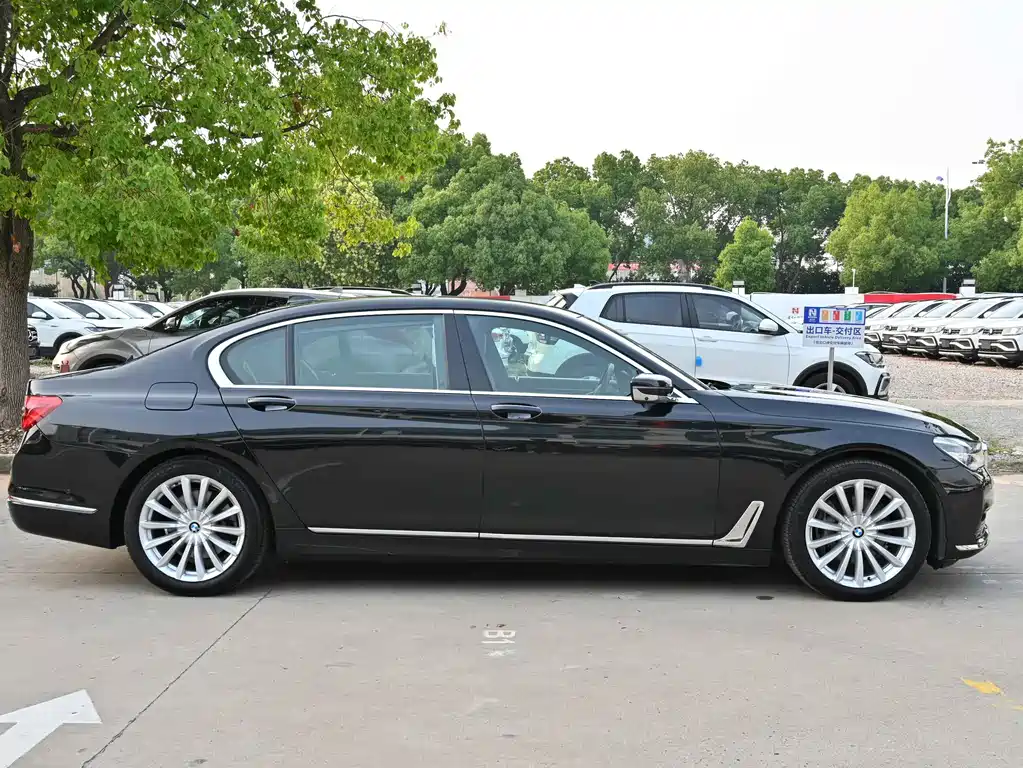 BMW 7 Series 2016 — фото 8