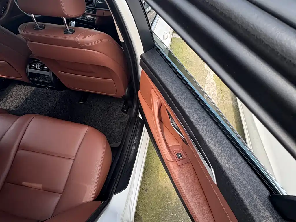 BMW 5 Series 2014 — фото 10