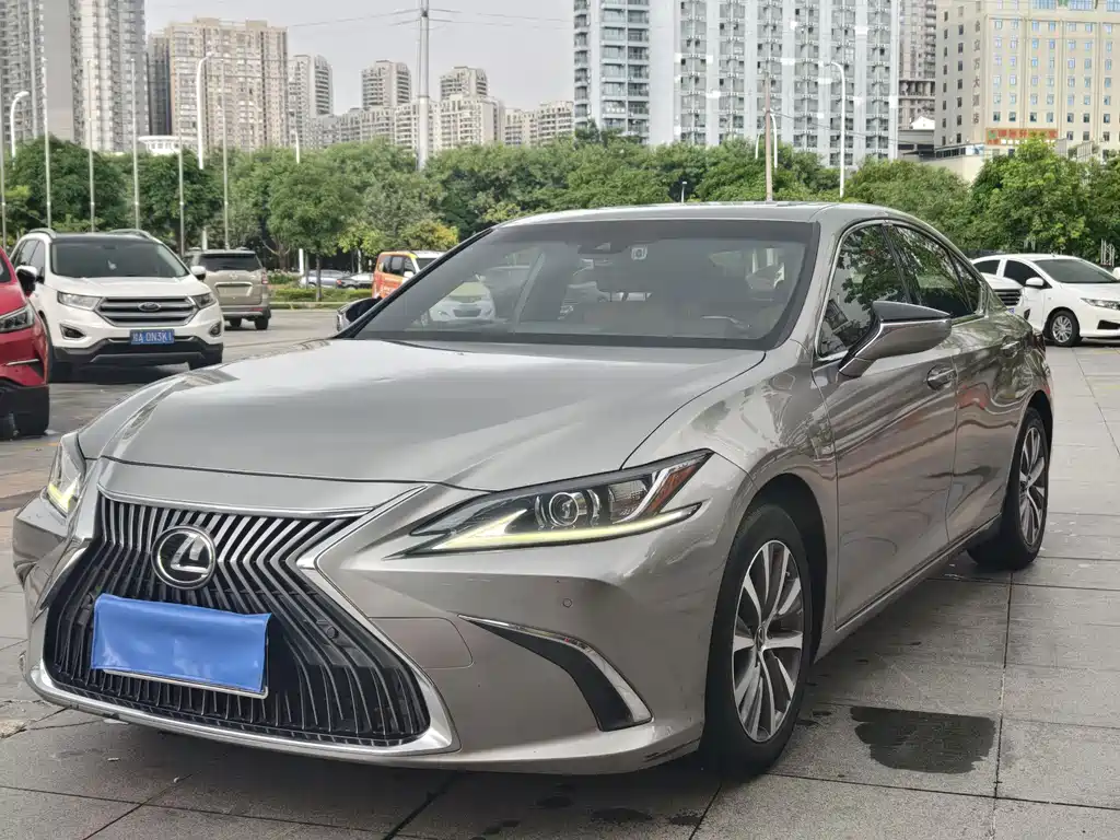 Lexus ES 2019