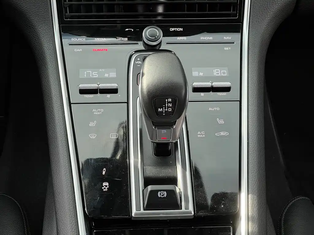 Porsche Panamera 2018 — фото 19