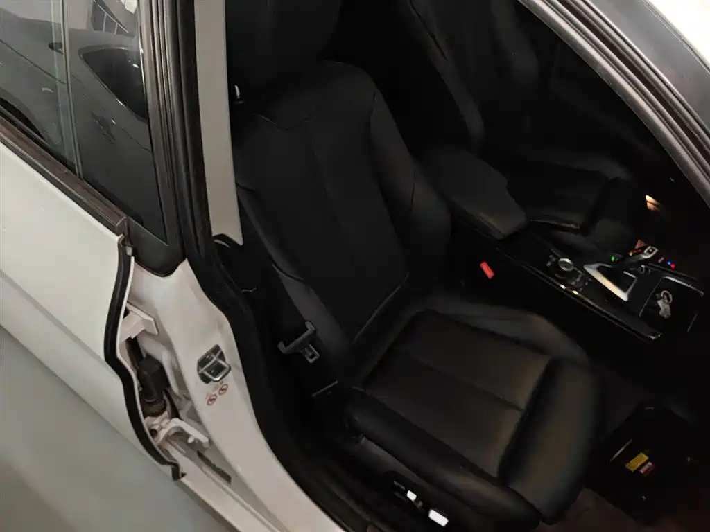 BMW 3 Series GT 2018 — фото 25