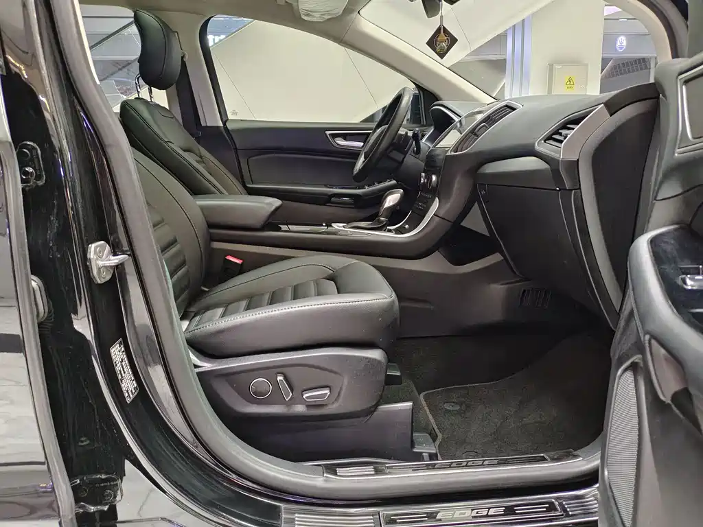 Ford Edge 2020 — фото 19
