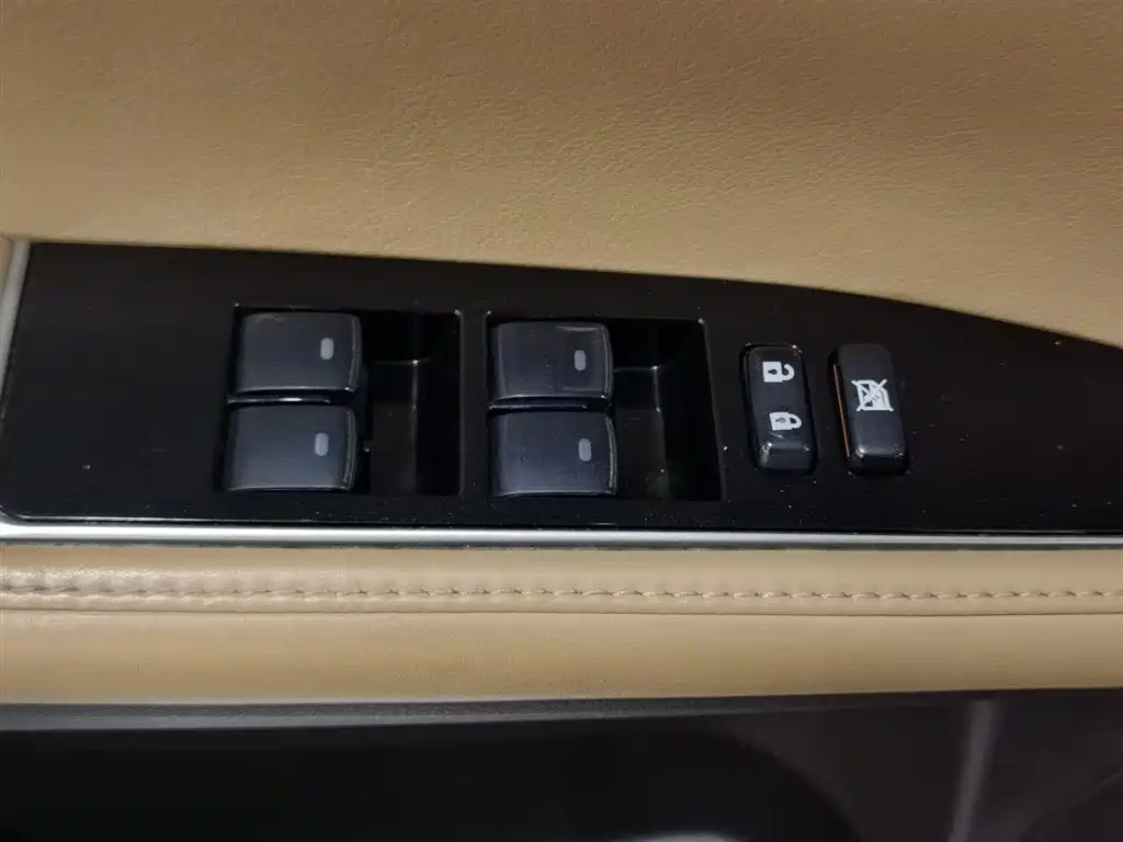 Lexus ES 2015 — фото 9