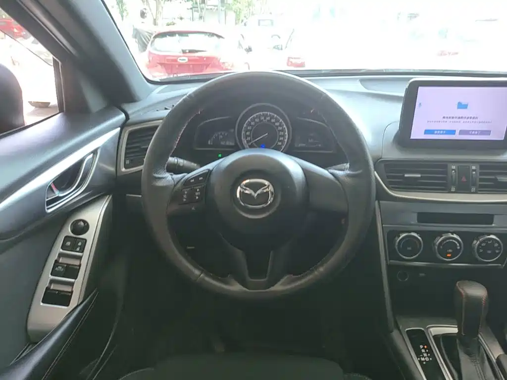 Mazda CX-4 2017 — фото 11