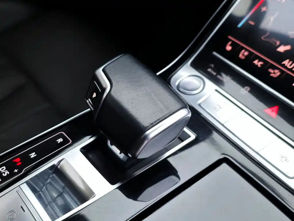 Audi A8 2020 — фото 13