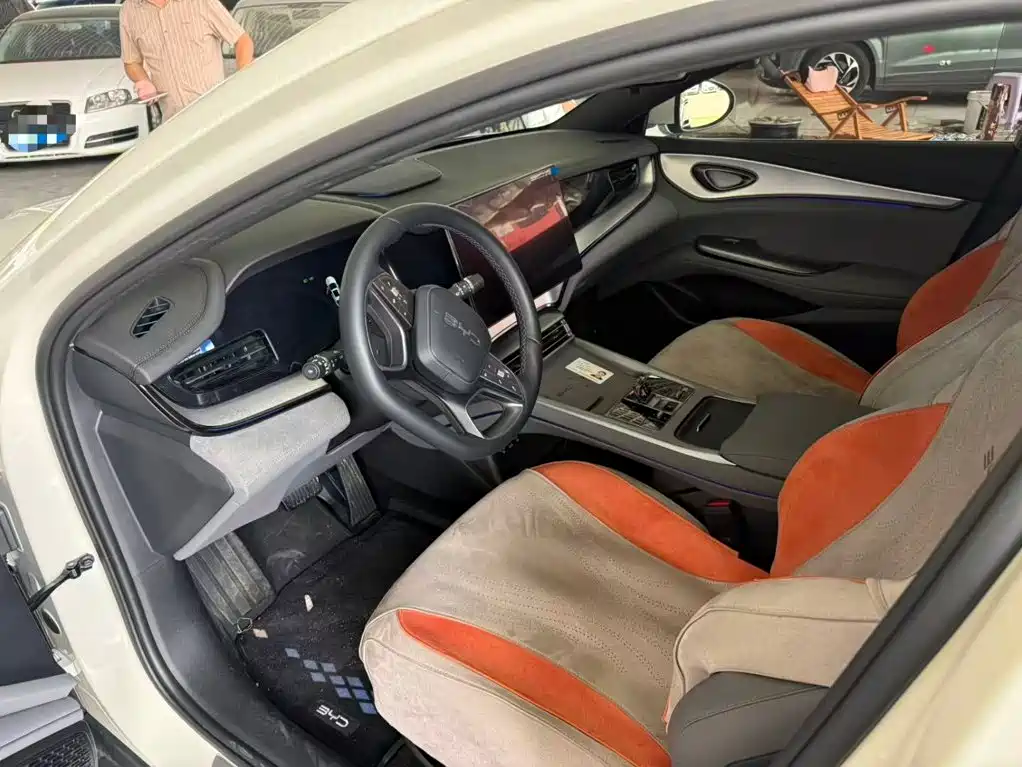 BYD Seal 07 DM-i 2025 — фото 4