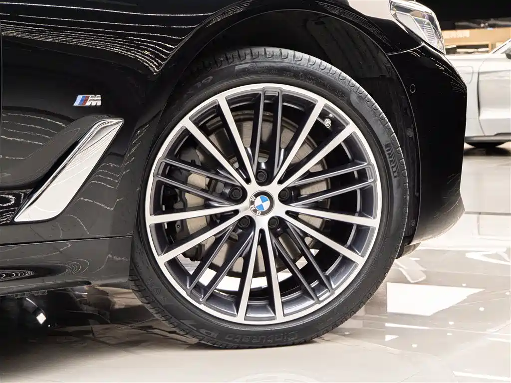 BMW 5 Series 2023 — фото 14