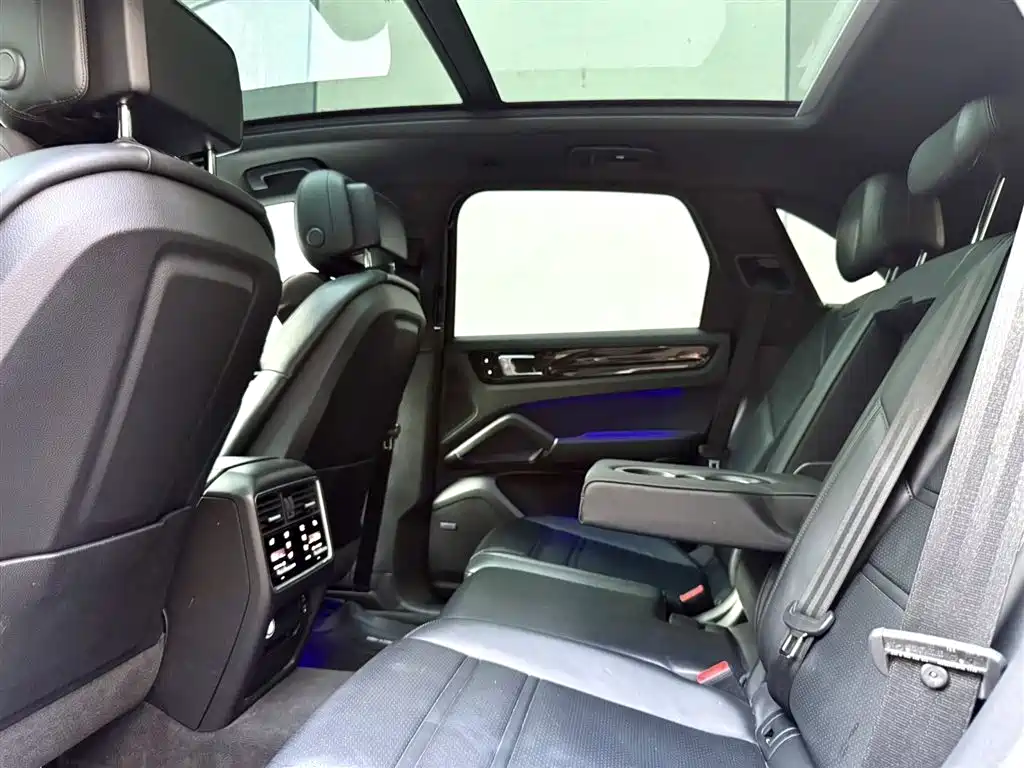 Porsche Cayenne 2022