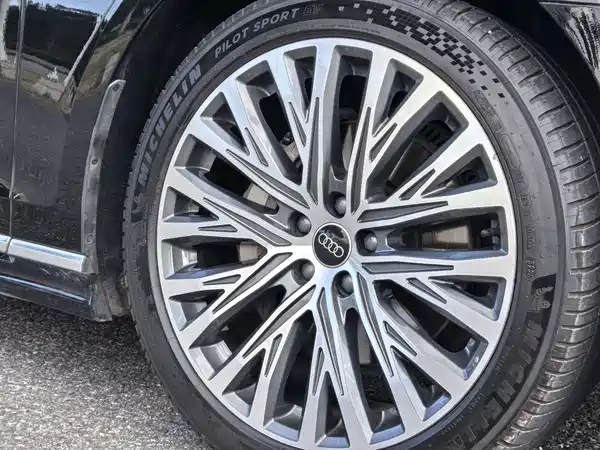 Audi A8 2024