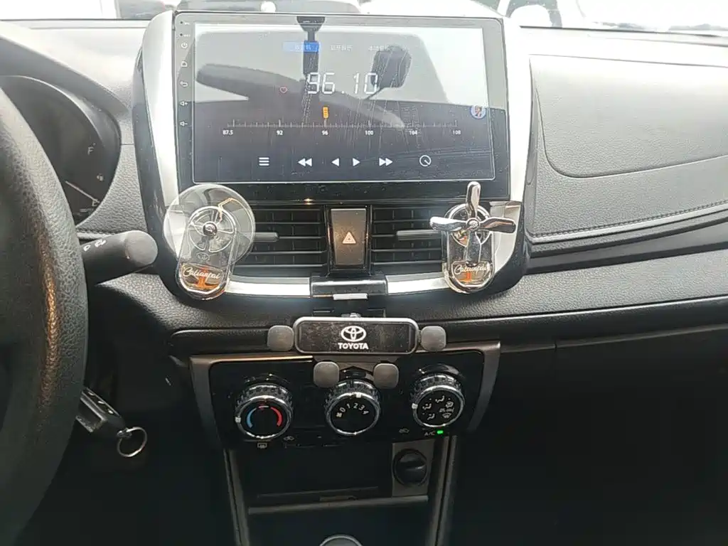Toyota Yaris L 2019 — фото 13