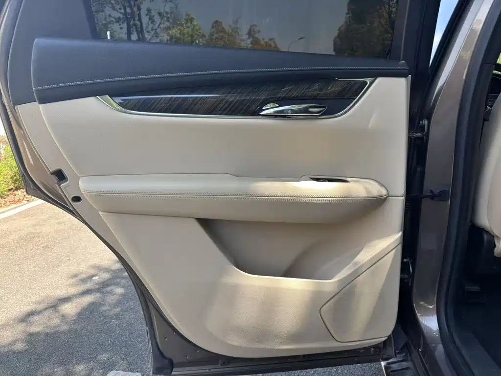 Cadillac XT5 2016 — фото 19