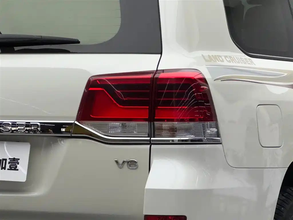 Toyota Land Cruiser 2020 — фото 18
