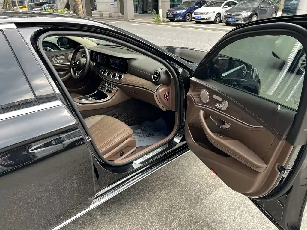 Mercedes-Benz E-Class 2020 — фото 20