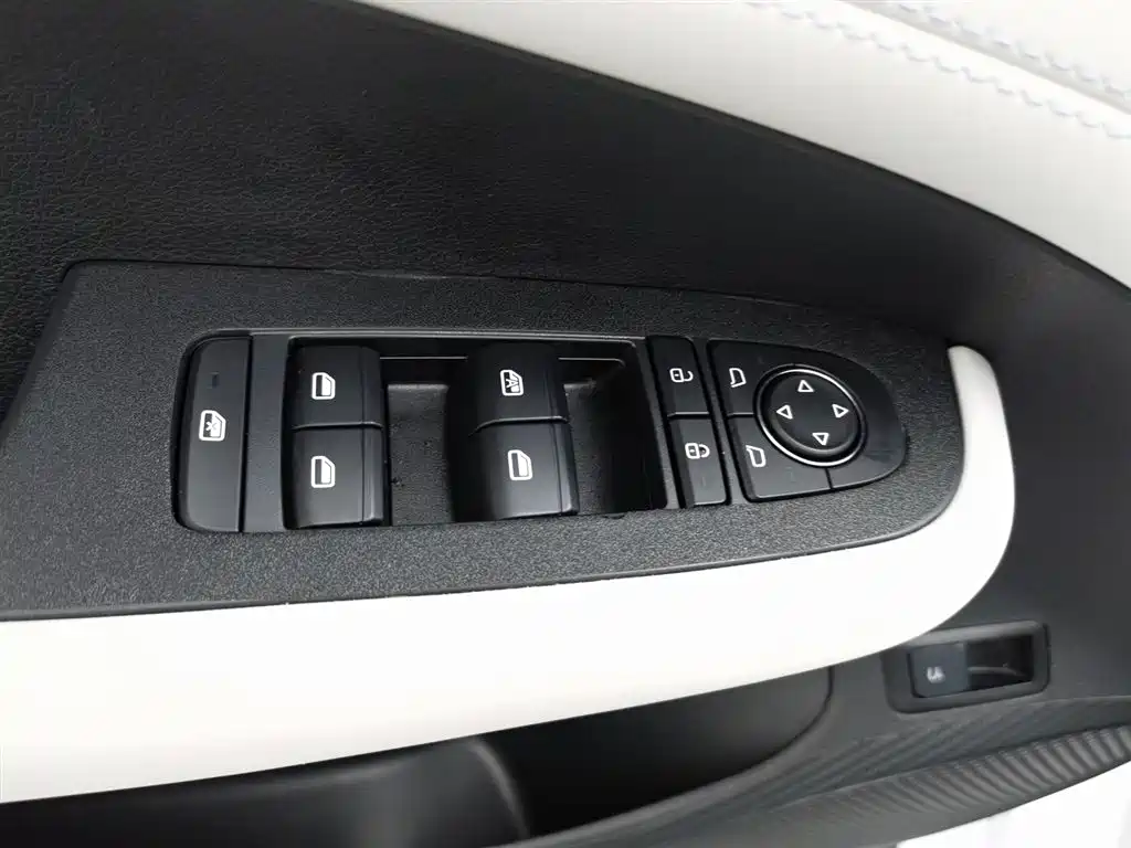 BYD Seal 05 DM-i 2025 — фото 9