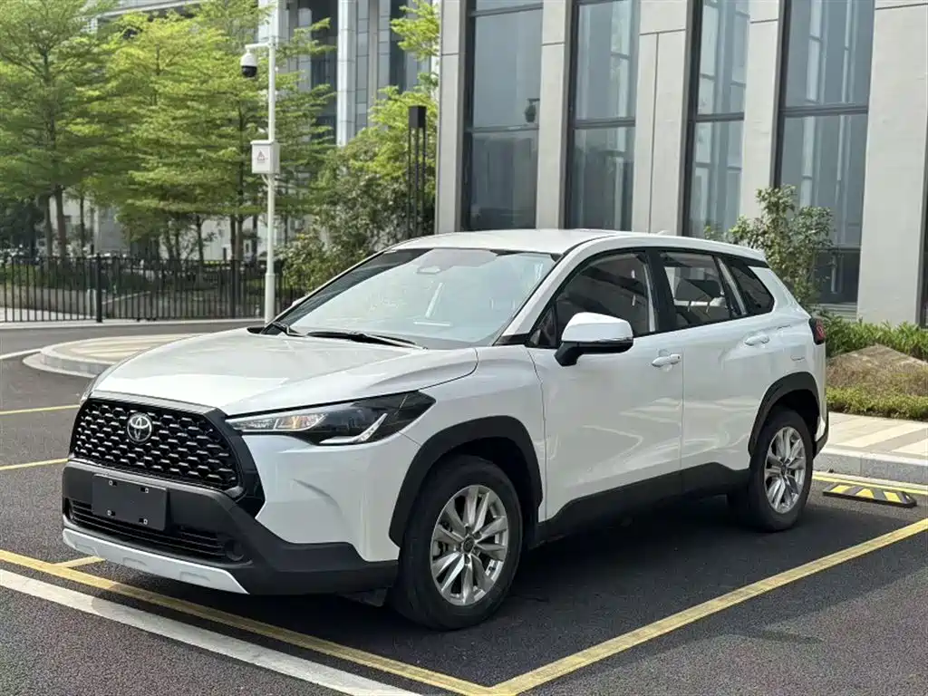 Toyota Corolla Cross 2023 — фото 2