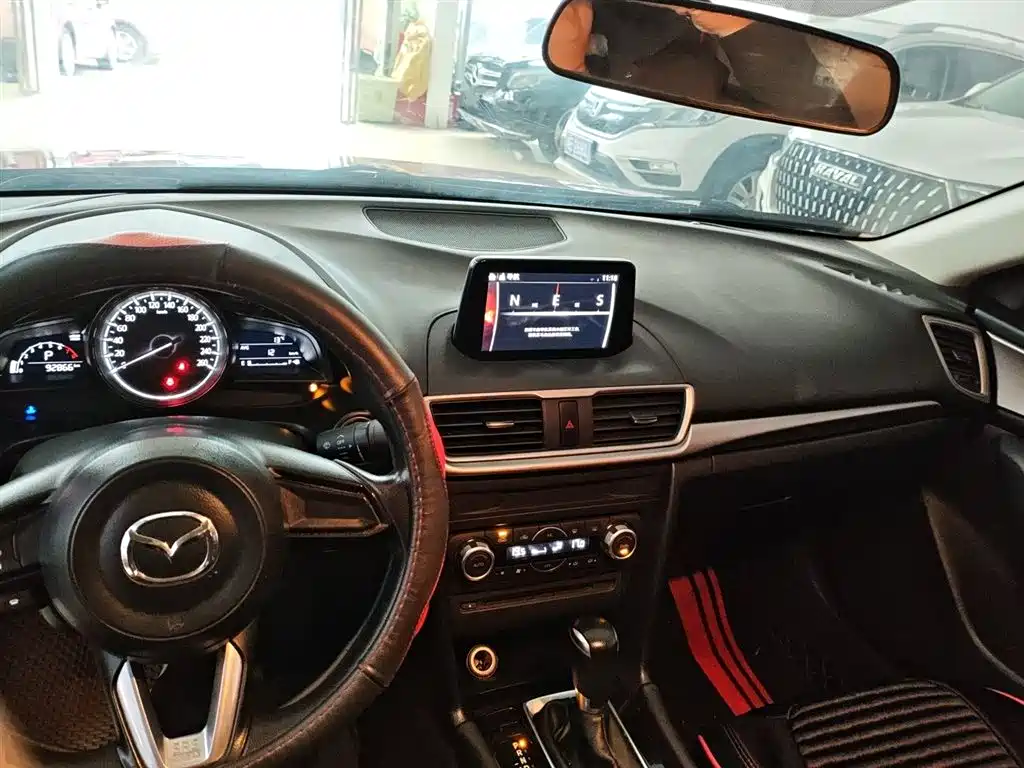 Mazda 3 Axela 2018 — фото 10