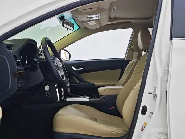 Toyota Reiz 2015