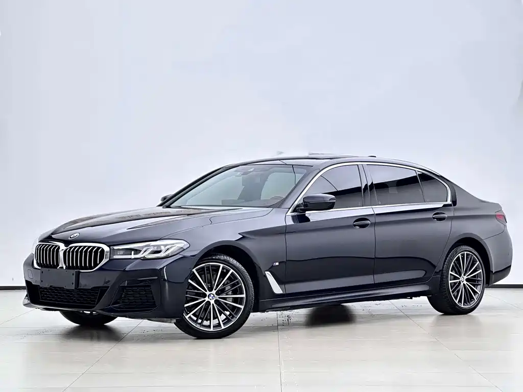 BMW 5 Series 2023 — фото 1
