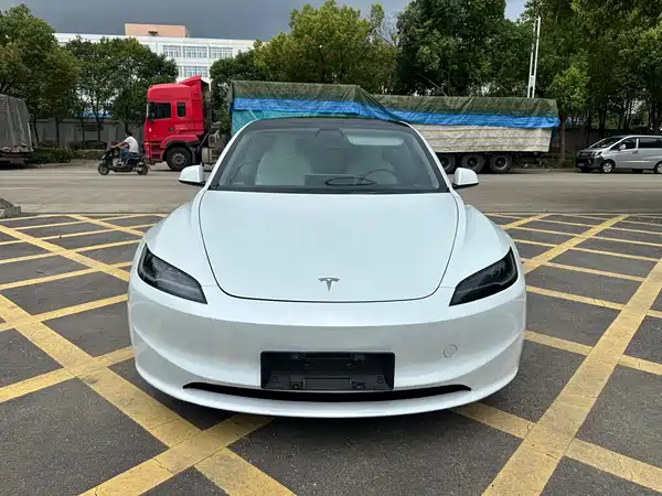 Tesla Model 3 2024