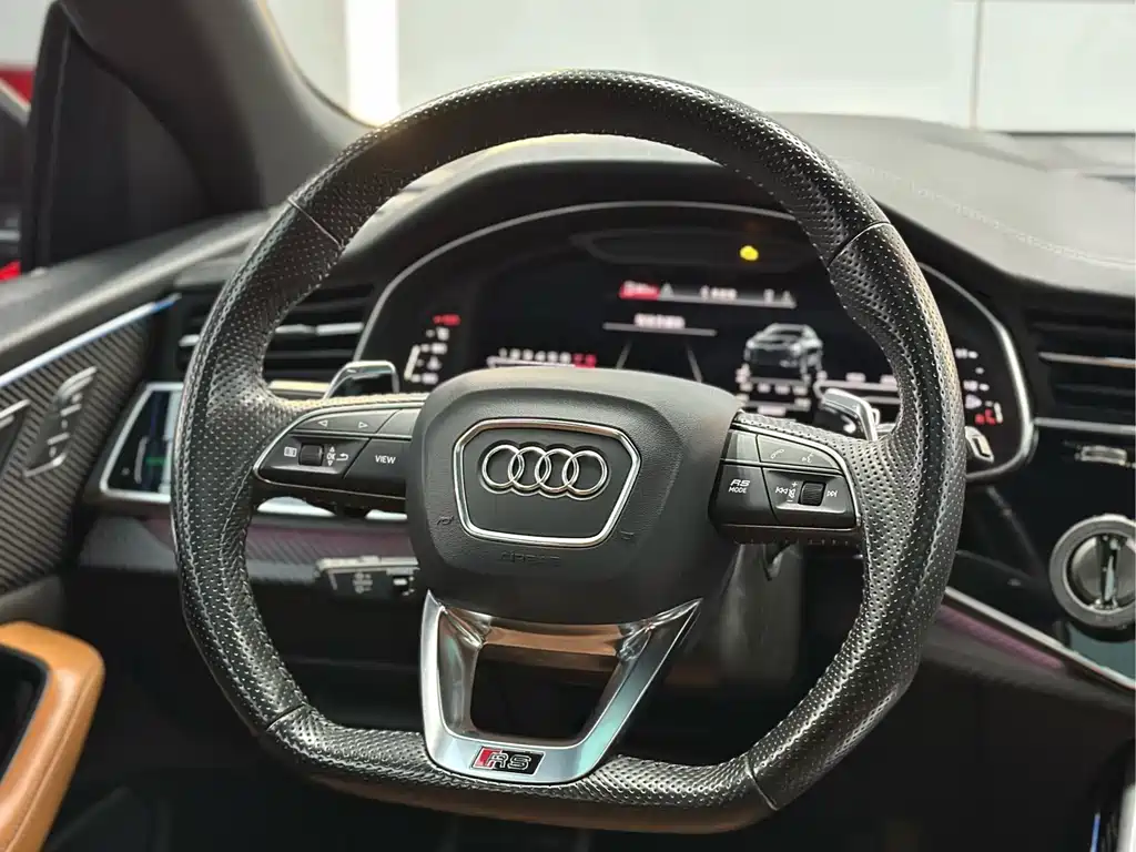Audi RS Q8 2021 — фото 13