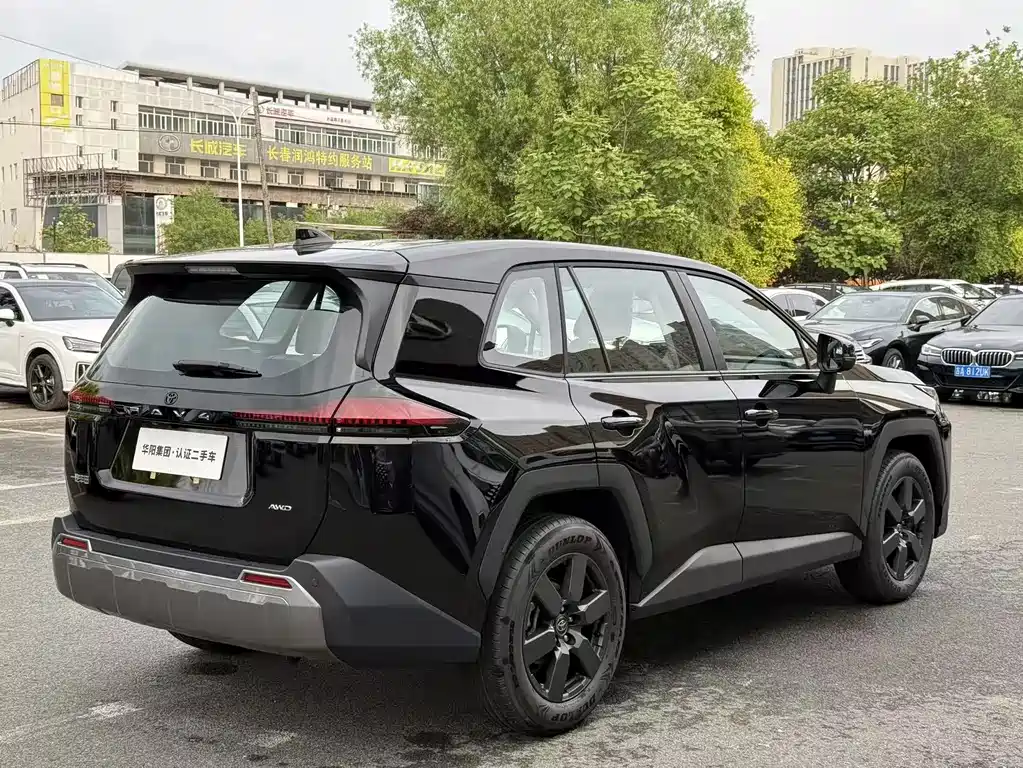 Toyota RAV4 — фото 15