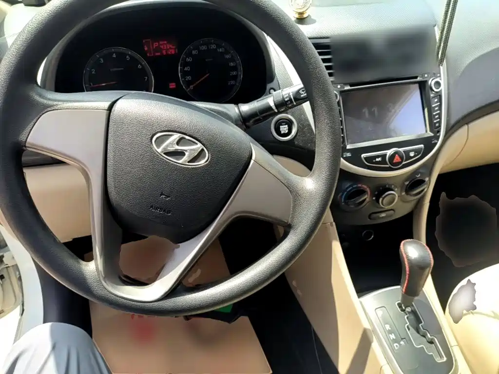 Hyundai Accent 2015 — фото 10
