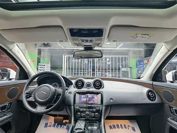 Jaguar XJ 2016