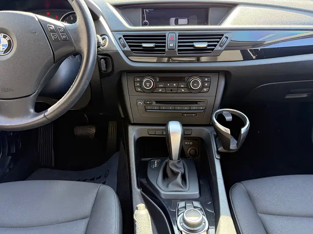 BMW X1 2012 — фото 14