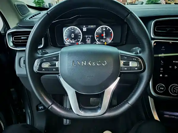 Lynk & Co 01 2020