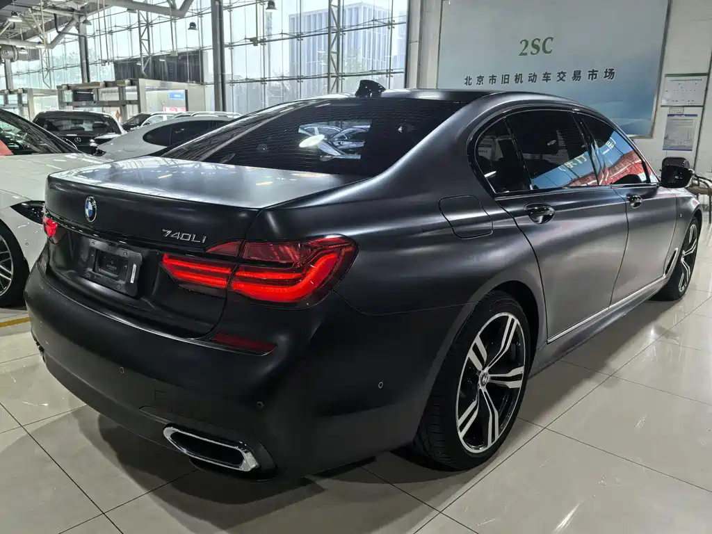 BMW 7 Series 2018 — фото 18