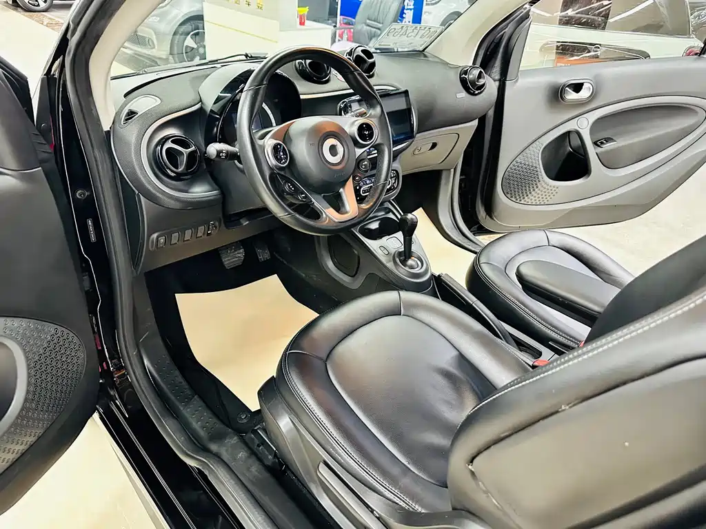 smart Fortwo 2018 — фото 15