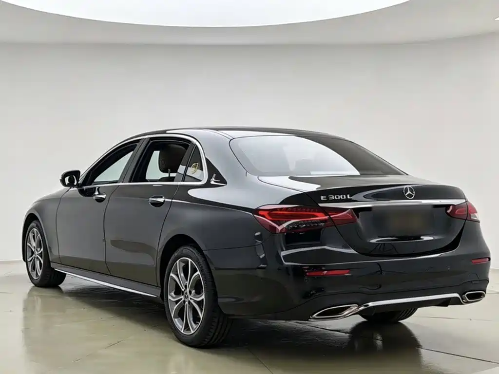 Mercedes-Benz E-Class 2023 — фото 11