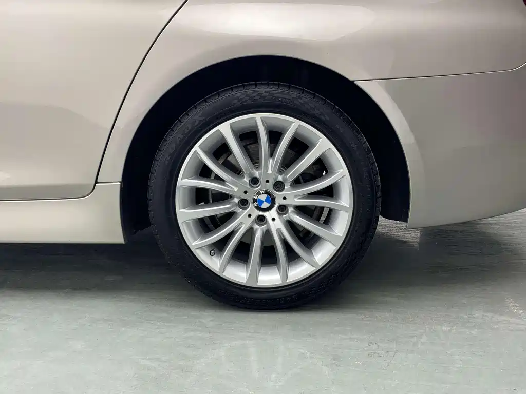 BMW 5 Series 2016 — фото 11