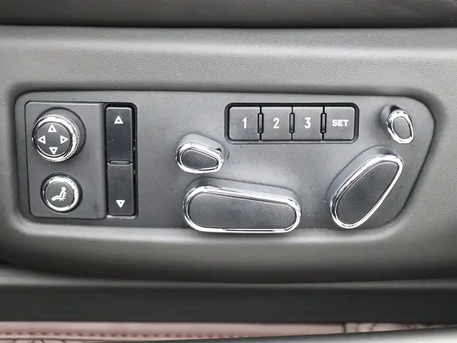 Bentley Flying Spur 2020 — фото 13