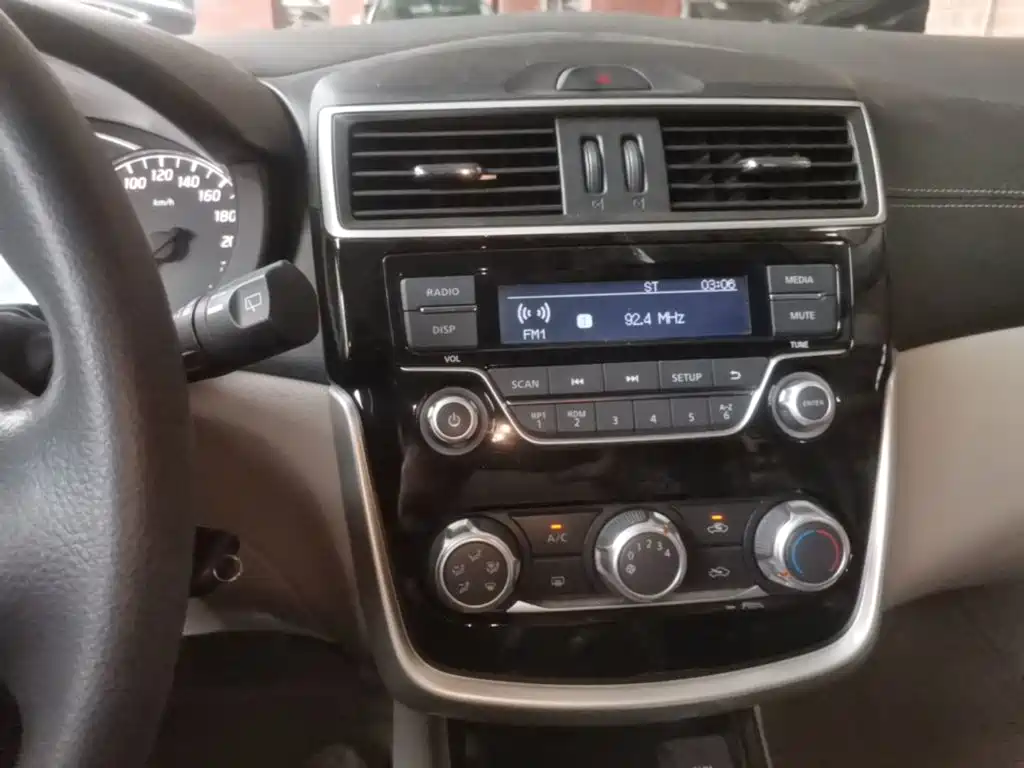 Nissan Tiida 2016 — фото 13