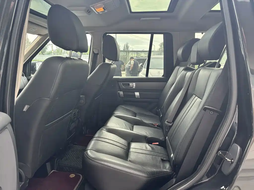 Land Rover Discovery 2017 — фото 9